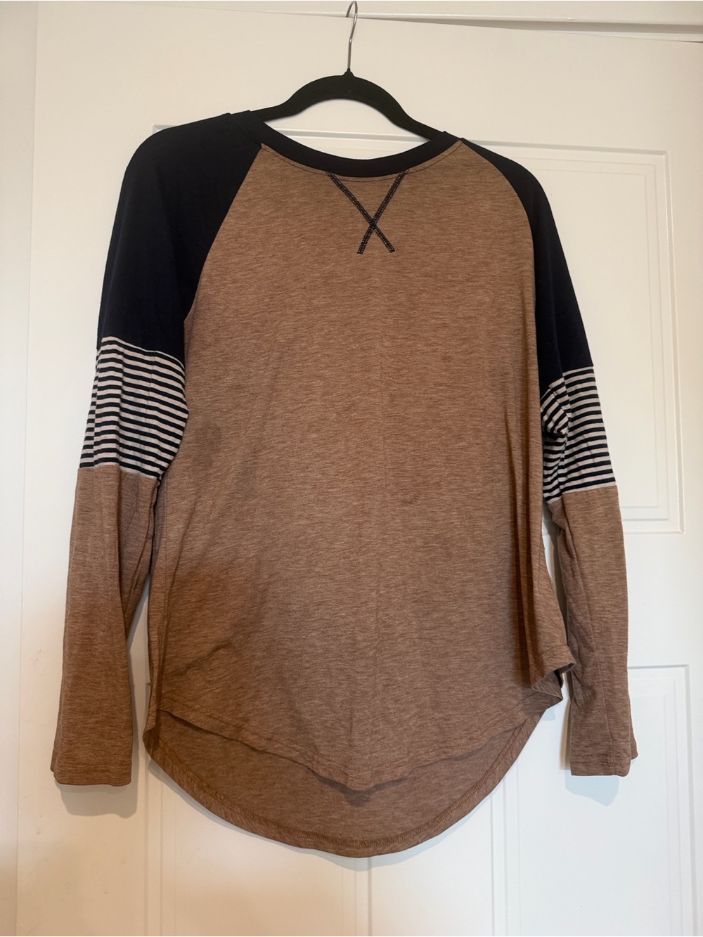 Size M Women’s Raglan Long-Sleeve Shirt in Brown and Black